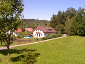 Apartments V Ráji (Českém) in Blata